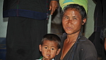 Vorschaubild von 'Trinkwasserprojekt-Myanmar-Frau-und-Kind.JPG'