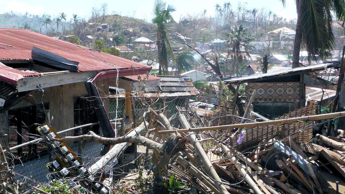 Vom Taifun zerstörte Stadt auf den Philippinen