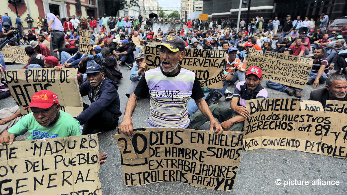 Menschen protestieren in Venezuela.