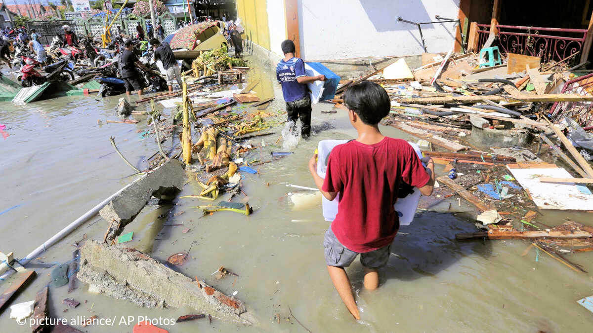 Zerstörungen nach Erdbeben in Indonesien