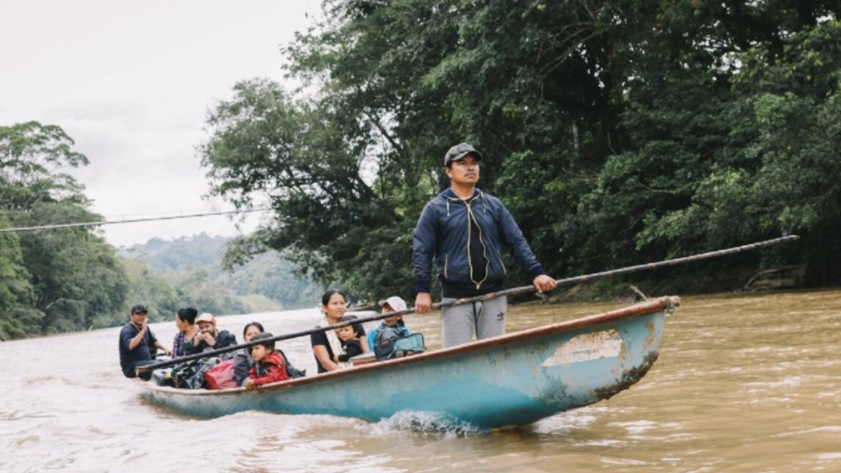 Menschen auf einem Kanu